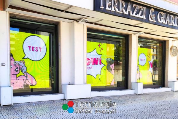 schermi ledwall da vetrina e insegne video per negozi franchising Tecnologie Sistemi Avanzati