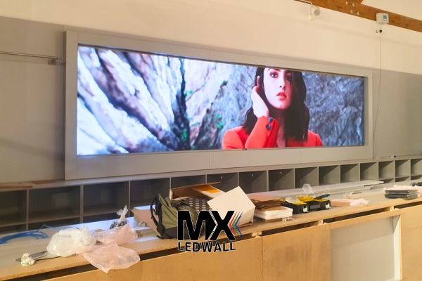 ledwall per showroom sale meeting sale riunioni control room accoglienza aziende MX LEDWALL